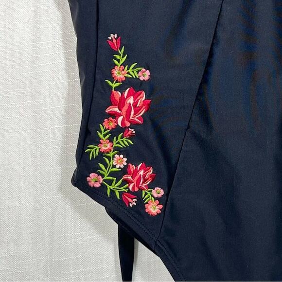 Adore Me Embroidered Flower Black One Piece Swimsuit Size 0X - Picture 6 of 9